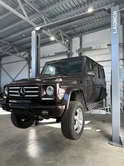 Mercedes G-класс на подъёмнике LAUNCH