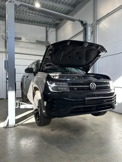 Volkswagen Teramont на подъёмнике